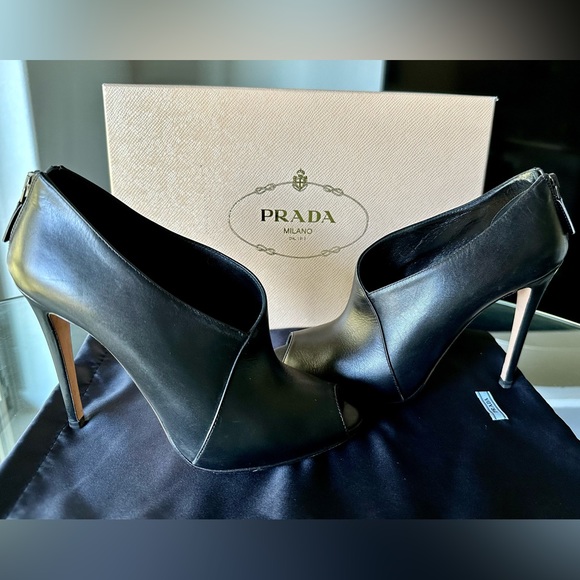 Prada peep toes bootie , leather. Black color. - Picture 2 of 8